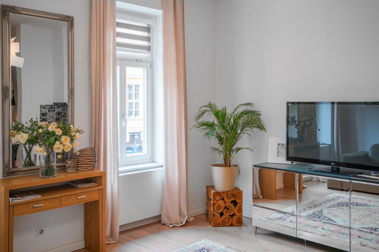 Baross Boutique Apartman Γκιόρ Εξωτερικό φωτογραφία