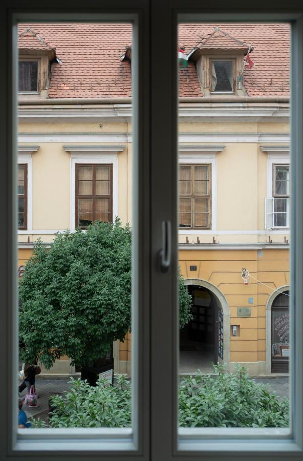 Baross Boutique Apartman Γκιόρ Εξωτερικό φωτογραφία